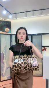 Foreign trade European and American patent leather shiny womens bag bridal wedding handbag large-capacity womens shoulder crossbody bag baguette bag