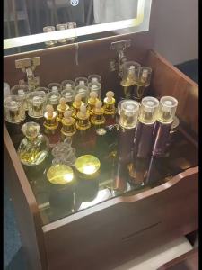 Small Apartment Dresser Small Bedroom Integrated Bedside Storage Cabinet Mini Makeup Table Chest of Drawers Dresser HDB Dressing Table With Drawer Square Shape Mirror