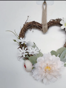 Fade Resistant Heart Shaped Wreath Indoor Outdoor Decoration Front Door Garland For Event Festivals And Everyday Use