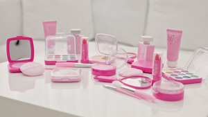 Pretend Play Makeup Kits Set with EyeShadow For Little Girl NonFuncational Creative Cosmetics Toy for Party Gathering