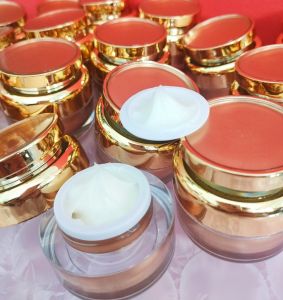 Kem ức chế nám tàn nhang đồi mồi cải thiện sắc tố da dưỡng da đều màu trắng mịn Làm tan các mảng nám mờ đốm nâu tàn nhang hiệu quả từ sâu bên trong