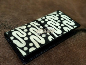 Dompet Wanita Kulit Ikan Pari Asli Motif Batik Diamon