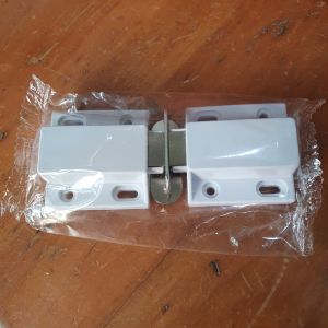 Bộ 2 Chốt Nam Châm Nhấn Mở Cửa Tủ (Kèm Ốc Vít)