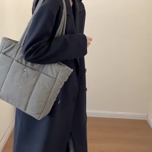 Túi vải cotton mới túi tote đơn giản dung tích lớn mềm mại và ấm cúng thích hợp cho sinh viên đại học dùng làm túi đeo vai đi học và làm túi xách tay đi làm.