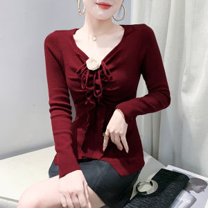 Yimei buộc lại áo quần sooc Hàn Quốc cổ chữ V 2024 thu đông xếp li ôm hoa ba chiều mới phù hợp với dài tay áo len dệt đỏ cho nữ