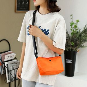 ALICE XU พกพา กระเป๋า Messenger กลางแจ้ง ผ้า Oxford เกาหลี สีทึบ หญิง กระเป๋าสะพาย กระเป๋าสะพาย กระเป๋าถือ ถุงขนมจีบ กระเป๋าโทรศัพท์