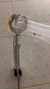 Vòi tắm hoa sen tăng áp cánh quạt xoay 360 độ có nút nhấn tắt mở trên tay sen vật liệu nhựa ABS bền bỉ không rỉ sét
