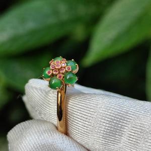 Mid Year Special Offer Five Green Cabochon Natural Type A Jadeite Jade set with 11 * 0.003 ruby on 18k Gold as a Ring certificate included weigh 2.15 grams finger size 18mm (18kring18)