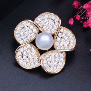 SEQUITO Delicate Gold Plating CZ Crystal Flower Brooches Jewelry with Natural Freshwater Pearl Brooch Pin for Ladies Clothing Accessories BP009