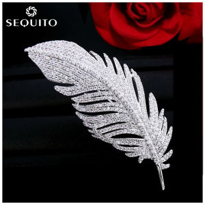SEQUITO High Quality 18K White Gold Plated Full Micro Pave CZ Diamond Feather Shape Brooch Pin Women Costume Party Clothes Jewelry (With 40-45 cm Adjustable Chain) BP006