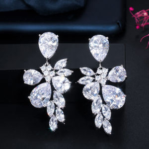 SEQUITO Dazzling White Gold Plated Water Drop Cubic Zirconia Setting Shinning Big Dangle Earrings for Women Wedding Dress Jewelry SE425