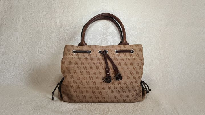 Dooney and shop bourke signature tote