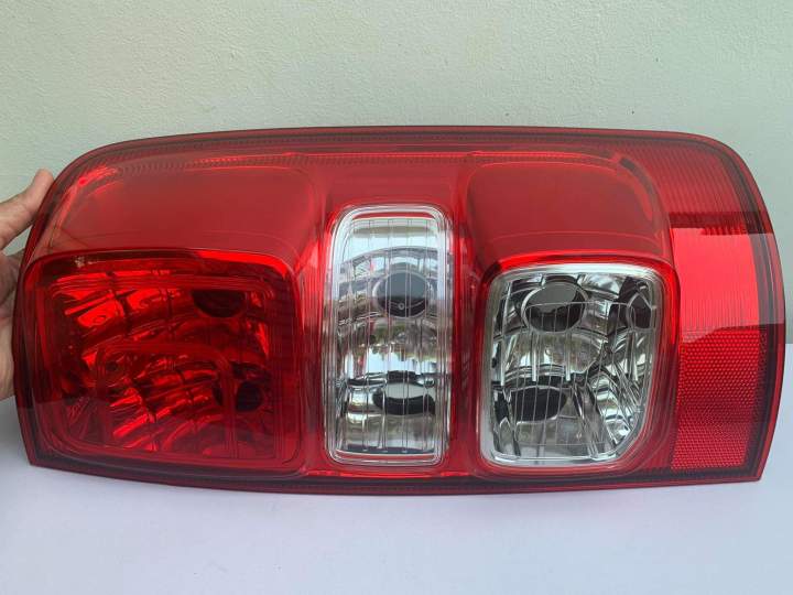 Tail Light Bulb Type Right Side - GM 52039470 - Chevrolet Colorado LT ...