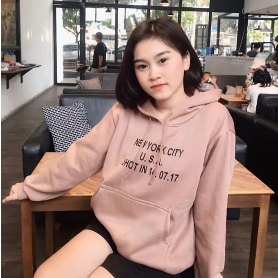 Sweater 2025 atau hoodie