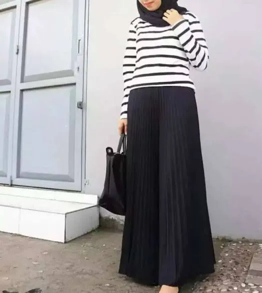 Ayol hojatxonada yashirin kamerada onanizm bilan shugullanadi.