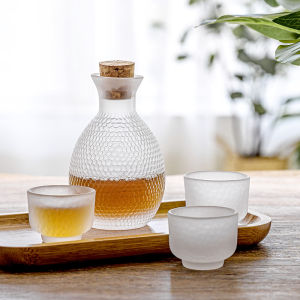 ชุดเครื่องดื่มญี่ปุ่น แก้วใส่สake แก้วใส่เหล้าสีขาว แก้วใส่ไวน์ผลไม้ แก้วใส่เหล้ารูปเมฆ แก้วใส่เหล้ามัน 2 ชิ้น