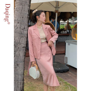 Xu Daqing Retro Hong Kong Style Satin Suit Womens Spring V-neck Loose Short Design Sense Graceful Suit Jacket