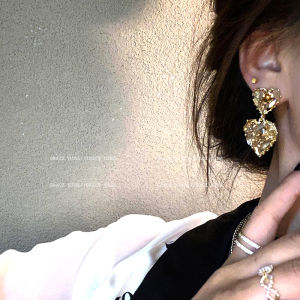 Heavyweight Baroque Heart Shaped Earrings Trendy Asymmetric Studs Luxury Feelings Retro Womens Fashion Jewelry Ear Decor