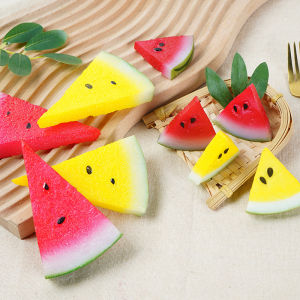 ชิ้นแตงโมจำลอง PVC ถาดผลไม้ปลอมสำหรับเด็ก โมเดลชิ้นช่วยสอนสำหรับอุปกรณ์ที่จะฉีดฟิลเลอร์เด็ก