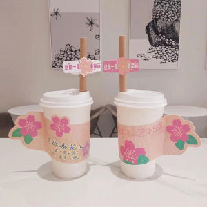 เค้กสีขาวพร้อมด้ามจับดอกไม้สด กระดาษถ้วย ถ้วยกระดาษ ถ้วยกาแฟ ถ้วยนม ปกถ้วยแบบ 3 มิติพร้อมโลโก้ ชุดเครื่องดื่ม