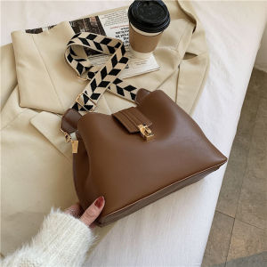 Fancy Retro Small Bags 2024 New Arrival Trendy Fashionable Stylish Womens Shoulder Bag Crossbody All-Matching Wide Shoulder Strap Bucket Bag