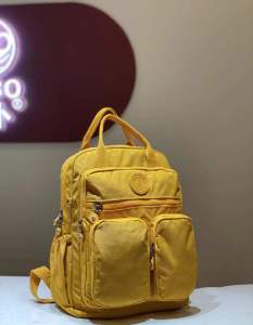 กระเป๋าเป้สะพายหลังผ้าไนลอนน้ำหนักเบาสำหรับผู้หญิง กระเป๋าใส่ของสำหรับเดินทางแบบลำลอง กระเป๋าใส่โน้ตบุ๊กขนาด 14 นิ้ว ป้องกันน้ำ