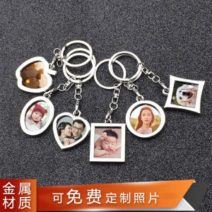 พวงกุญแจรูปที่กำหนดเองมีเอกลักษณ์ส่วนตัวที่ห้อยสำหรับคู่รักลูกน้อยรูปโลหะสร้างสรรค์ DIY ของขวัญวันเกิดที่ระลึก