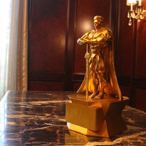 Fitness Decoration Bodybuilding Competition Hand Office Small Gold Statue Trophy Medal Inspirational Gym Opening Gift Birthday Gift
