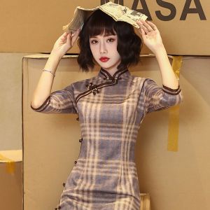 Elegant Long Cheongsam Dress Young Girl Plaid Retro Style Spring New Arrival Womens Fashionable Casual Dress High Slit