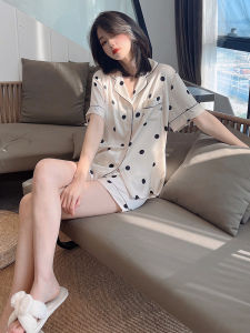 ชุดนอนผ้าไหมน้ำแข็งแขนสั้นลายจุดฤดูร้อนสำหรับผู้หญิง ชุดนอนหลวมๆ สบายๆ สำหรับใส่ในบ้านและกลางแจ้ง ชุดนอนผ้าไหมน้ำแข็งสำหรับผู้หญิง