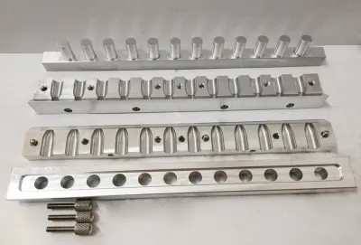 Khuôn son inox 12 lỗ đường kính 12.1 ( Kèm thanh đẩy)