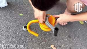 Bơm Dầu Quay Tay T012001 Wynns  chế tạo bằng hợp kim nhôm và có thiết kế rời nên rất gọn nhẹ dễ sử dụng Dùng để chuyển xăng dầu từ thùng phuy vào bồn chứa