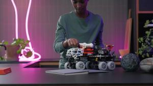 LEGO Technic 42180 Mars Crew Exploration Rover (1599 Pieces) Mainan Susun (11 Tahun+)