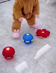 Keepmoving ลูกบอลเด้งผิดรูป Flying UFO Ball Pop ลูกบอลจานบิน VIP กีฬากลางแจ้ง ลูกบอลแบน ของเล่น บีบอัด ฟุตบอล บอลพลาสติก