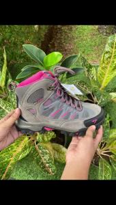 Sepatu Gunung Hiking Boot Wanita Snta 613 Grey Fuschia: Panduan Lengkap
