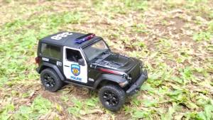 Diecast Mobil Mainan Miniatur Jeep Wrangler Rubicon Police Miniature Die Cast Model 1:34 Souvenir Kado Pajangan