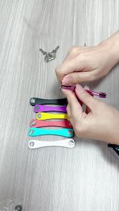 Aluminum Alloy Keychain Flexible Key Holder Clip EDC Aluminum Key Organizer Clip Keys Organizer Folder Keys Wallet Housekeeper Key Holder Holder and Key Organizer EDC Key Carrier with Key Ring Attachment Loop Piece and Key Smart Keychain Accessories