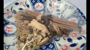 เครื่องพะโล้ 50 กรัม ชุดพะโล้ เครื่องตุ๋น อบเชย โป๊ยกั๊ก กานพลู กระวาน ข่า เม็ดผักชี พริกไทดำ เทียนข้าวเปลือก ดีปลี น้ำหนักต่อซอง 50 กรัม