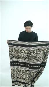 Sarung Batik Cap Elrumi: Desain Batik Tradisional Indonesia