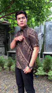 KEMEJA BATIK PRIA LENGAN PENDEK