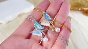 ASIX GOLD สร้อยคอจี้รูปผีเสื้อชุบทอง 24K สร้อยคอแฟชั่นเกาหลีเคลือบทอง 18K สร้อยคอผู้หญิง สีจะไม่เปลี่ยนเป็นสีดำ จะไม่ลอก ของขวัญที่ประณีต