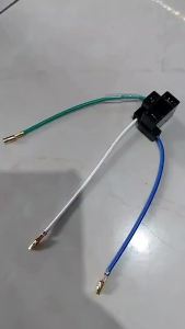 Soket Adaptor Lampu H4 Female Socket 3 Kaki Plus Kabel 12cm\r\n\r\n Apa itu Soket Adaptor Lampu H4 Female Socket?\r\nSoket adaptor lampu H4 female socket adalah aksesoris penting yang dirancang khusus untuk memudahkan penggunaan lampu H4 pada mobil Anda. Kompatibel dengan lampu H4, soket adaptor ini memiliki kabel 12cm yang memastikan koneksi yang kuat dan aman.\r\n\r\n Fungsi Utama Soket Adaptor Lampu H4 Female Socket\r\nSoket adaptor lampu H4 female socket memiliki beberapa fungsi utama:\r\n\r\n- Memudahkan penggunaan lampu H4 pada mobil Anda\r\n- Memberikan koneksi yang kuat dan aman antara lampu dan soket\r\n- Memastikan kinerja optimal lampu H4\r\n\r\n Kompatibilitas dengan Lampu H4\r\nSoket adaptor lampu H4 female socket dirancang untuk kompatibel dengan berbagai jenis lampu H4. Dengan soket adaptor ini, Anda dapat memastikan bahwa lampu H4 Anda bekerja dengan optimal dan aman.\r\n\r\n Spesifikasi Soket Adaptor Lampu H4 Female Socket\r\nBerikut ini adalah spesifikasi dari soket adaptor lampu H4 female socket:\r\n\r\n- Socket H4 Female\r\n- Kabel 12cm, 12 awg\r\n\r\n Cara Menggunakan Soket Adaptor Lampu H4 Female Socket\r\nUntuk menggunakan soket adaptor lampu H4 female socket, ikuti langkah-langkah berikut:\r\n\r\n Persiapan Sebelum Penggunaan\r\nSebelum menggunakan soket adaptor lampu H4 female socket, pastikan Anda telah mempersiapkan semua komponen yang diperlukan. Pastikan juga bahwa Anda memiliki pengetahuan dasar tentang cara menginstal lampu H4 pada mobil Anda.\r\n\r\n Langkah-langkah Instalasi\r\nBerikut ini adalah langkah-langkah instalasi soket adaptor lampu H4 female socket:\r\n\r\n1. Cabut kabel lampu H4 dari soket asli\r\n2. Pasang soket adaptor lampu H4 female socket pada kabel lampu H4\r\n3. Hubungkan kabel lampu H4 ke soket adaptor lampu H4 female socket\r\n4. Pastikan koneksi aman dan kuat\r\n\r\n Tips Penggunaan dan Perawatan\r\nBerikut ini adalah beberapa tips penggunaan dan perawatan soket adaptor lampu H4 female socket:\r\n\r\n- Jangan gunakan soket adaptor pada kondisi basah atau lembab\r\n- Periksa koneksi secara berkala untuk memastikan kinerja optimal\r\n- Jaga kebersihan soket adaptor untuk mencegah kerusakan\r\n\r\n Kelebihan dan Manfaat Menggunakan Soket Adaptor Lampu H4 Female Socket\r\nSoket adaptor lampu H4 female socket memiliki beberapa kelebihan dan manfaat:\r\n\r\n Kelebihan Soket Adaptor Lampu H4 Female Socket\r\n\r\n- Kompatibel dengan berbagai jenis lampu H4\r\n- Kabel 12cm memastikan koneksi yang kuat dan aman\r\n- Mudah dipasang dan dilepas\r\n\r\n Manfaat Menggunakan Soket Adaptor Lampu H4 Female Socket\r\n\r\n- Memastikan kinerja optimal lampu H4\r\n- Memudahkan penggunaan lampu H4 pada mobil Anda\r\n- Mencegah kerusakan pada lampu H4 akibat koneksi yang tidak aman\r\n\r\n Kesimpulan dan Rekomendasi\r\nSoket adaptor lampu H4 female socket adalah aksesoris penting yang dirancang khusus untuk memudahkan penggunaan lampu H4 pada mobil Anda. Dengan soket adaptor ini, Anda dapat memastikan bahwa lampu H4 Anda bekerja dengan optimal dan aman. Kami merekomendasikan penggunaan soket adaptor lampu H4 female socket untuk semua pengguna lampu H4 di mobil Anda.