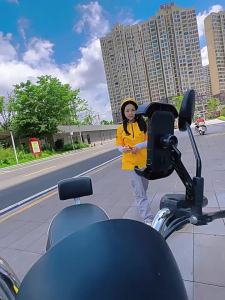 Penyokong Telefon untuk Motorsikal dan Basikal /Phone Holder Motorcycle Bicycle Rearview Mirror Side Mirror