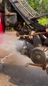 [TẶNG 2 CÂY CỌ DETAILING + 2 VÒI XỊT] COMBO 2 Chai Dung dịch tẩy rửa không chạm SHINY tẩy rửa ĐẦU BÒ XE MÁY GẦM MÁY KHOANG MÁY Ô TÔ