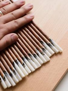 ตะเกียบเวียดนาม 10 คู่บรรจุ ป้องกันโรคราน้ำค้าง ป้องกันการลื่นไถล ตะเกียบไม้เนื้อแข็ง ประดับด้วยเปลือกหอย ของฝากตะเกียบ