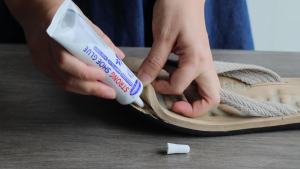 Lem Sepatu Super Lengket & Kuat: Pilihan Terbaik Untuk Perbaikan Sepatu