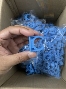 ก้ามปูฟ้า (10 ตัว) ก้ามปูจับท่อ 1/2 นิ้ว (4 หุน) กิ๊ปจับท่อ คลิปก้ามปู, แค้มก้ามปู, แคล้มก้ามปู และ แคล้มจับท่อ