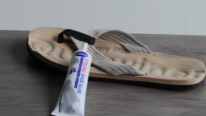 Lem Sepatu Super Lengket Kuat Original Anti Air Kanvas