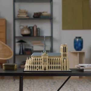LEGO Architecture 21061 Notre-Dame de Paris (4383 Pieces) Mainan Susunan Balok (18 Tahun+)