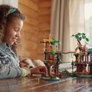 LEGO Friends 42631 Adventure Camp Tree House (1128 Pieces) Mainan Balok (8 Tahun+)